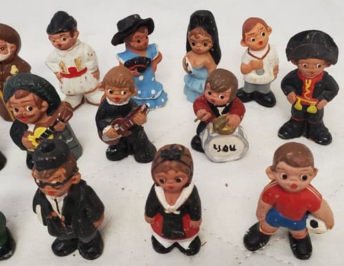 Lot of 18 Vintage Terra Cotta Spanish Mud People Figurines - Thumbnail 4