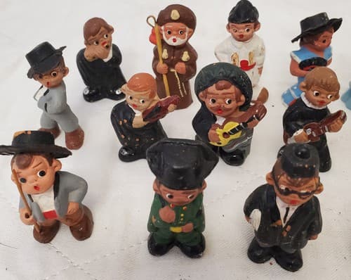 Lot of 18 Vintage Terra Cotta Spanish Mud People Figurines - Thumbnail 3