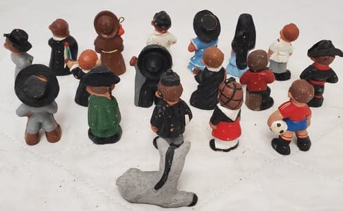 Lot of 18 Vintage Terra Cotta Spanish Mud People Figurines - Thumbnail 6