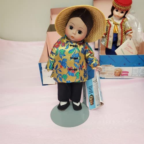 Set Of 4 Vintage Madame Alexander Miniature Showcase Series Dolls - Thumbnail 7