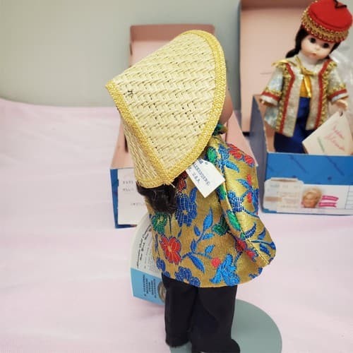 Set Of 4 Vintage Madame Alexander Miniature Showcase Series Dolls - Thumbnail 9