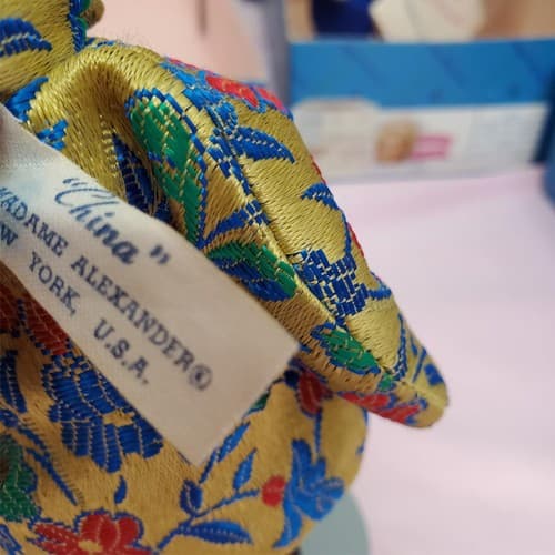 Set Of 4 Vintage Madame Alexander Miniature Showcase Series Dolls - Thumbnail 10