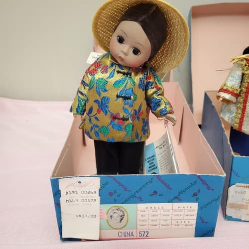 Set Of 4 Vintage Madame Alexander Miniature Showcase Series Dolls - Thumbnail 11