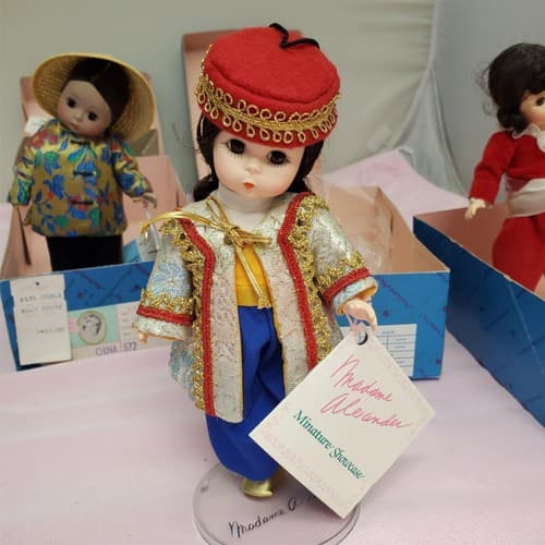 Set Of 4 Vintage Madame Alexander Miniature Showcase Series Dolls - Thumbnail 12
