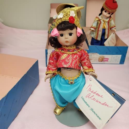 Set Of 4 Vintage Madame Alexander Miniature Showcase Series Dolls - Thumbnail 17