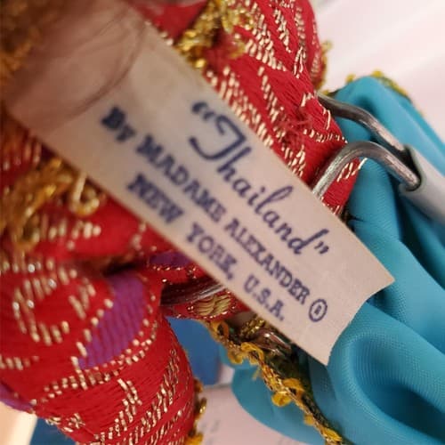 Set Of 4 Vintage Madame Alexander Miniature Showcase Series Dolls - Thumbnail 19