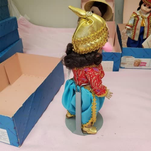 Set Of 4 Vintage Madame Alexander Miniature Showcase Series Dolls - Thumbnail 20