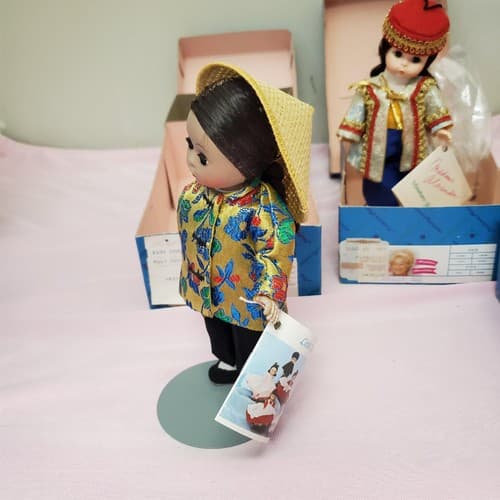 Set Of 4 Vintage Madame Alexander Miniature Showcase Series Dolls - Thumbnail 8