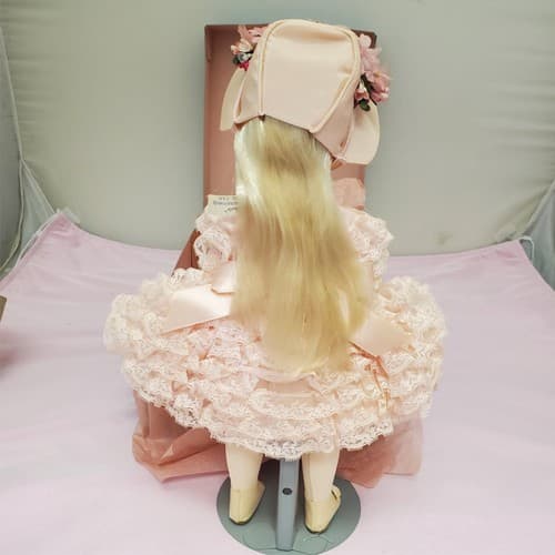 Madame Alexander #1578 Renoir Doll Set with Box & Stand - Thumbnail 8