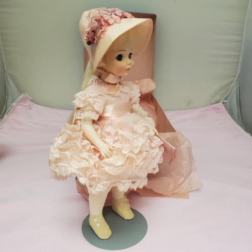 Madame Alexander #1578 Renoir Doll Set with Box & Stand - Thumbnail 9