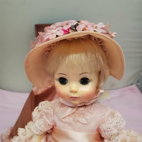 Madame Alexander #1578 Renoir Doll Set with Box & Stand - Thumbnail 6