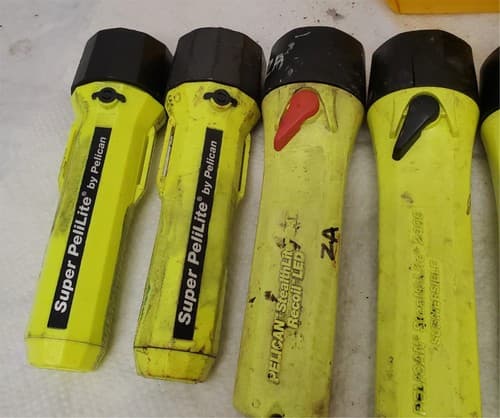 Lot of 15 Assorted Streamlight Flashlight LED 4AA LOT-357 - Thumbnail 6