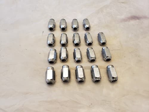19 GMC Chevy Silverado Suburban Tahoe Avalanche Factory OEM Lug Nuts - Image 1