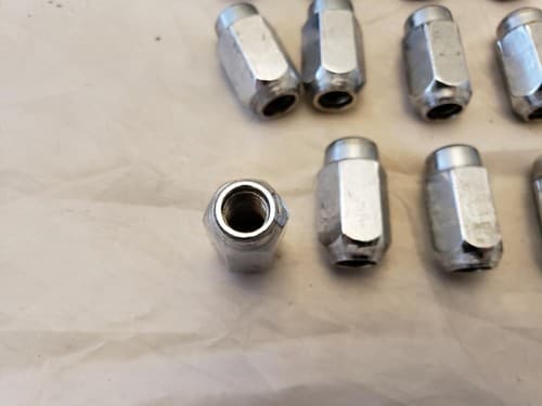 19 GMC Chevy Silverado Suburban Tahoe Avalanche Factory OEM Lug Nuts - Thumbnail 3