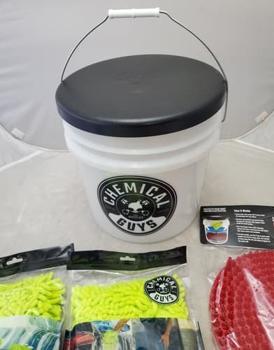 Chemical Guys Detailing Kit Car Wash Red Cyclone Dirt Trap & Chenille Wash Mitt - Thumbnail 5