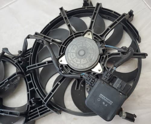 Infiniti Radiator Cooling Fan PA66-GF30 With Control Module A18700A28001 - Thumbnail 5