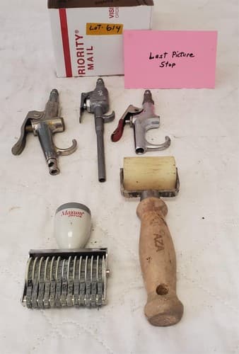 Lot of Pistol Grip Air Gun, Nylon Sealant Roller & Vintage Numbering Stamp - Thumbnail 11