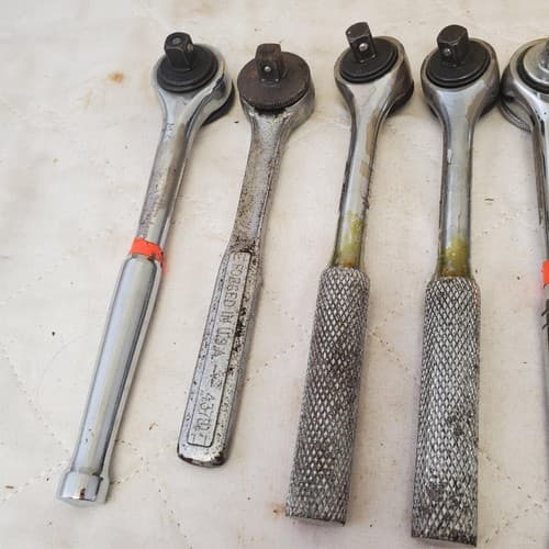 Lot of Assorted Ratcheting Socket Wrenches LOT 550 - Thumbnail 3