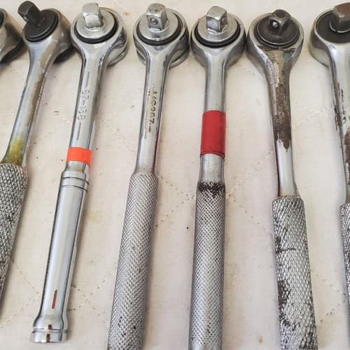 Lot of Assorted Ratcheting Socket Wrenches LOT 550 - Thumbnail 4