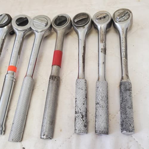 Lot of Assorted Ratcheting Socket Wrenches LOT 550 - Thumbnail 8