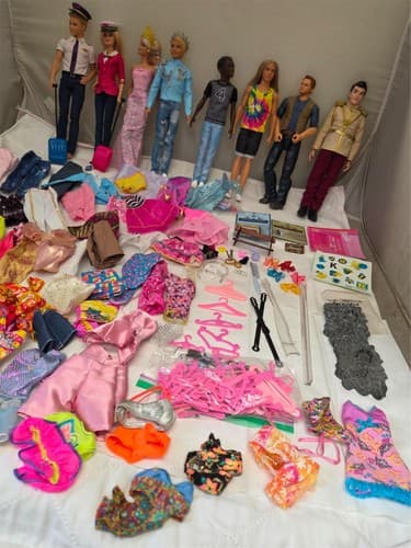 Lot of 8 Dolls, Mayberry Street Miniatures & Mattel Barbie Clothes & Accessories - Thumbnail 3