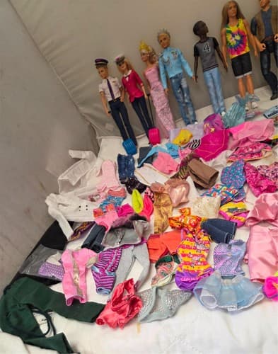 Lot of 8 Dolls, Mayberry Street Miniatures & Mattel Barbie Clothes & Accessories - Thumbnail 5