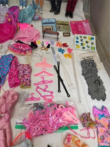 Lot of 8 Dolls, Mayberry Street Miniatures & Mattel Barbie Clothes & Accessories - Thumbnail 11