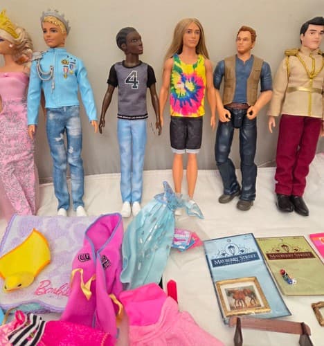 Lot of 8 Dolls, Mayberry Street Miniatures & Mattel Barbie Clothes & Accessories - Thumbnail 8