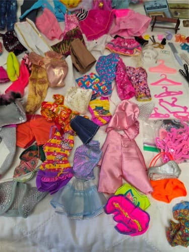 Lot of 8 Dolls, Mayberry Street Miniatures & Mattel Barbie Clothes & Accessories - Thumbnail 14