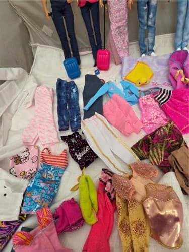 Lot of 8 Dolls, Mayberry Street Miniatures & Mattel Barbie Clothes & Accessories - Thumbnail 15