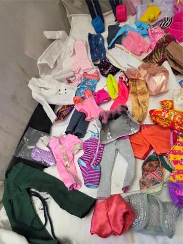 Lot of 8 Dolls, Mayberry Street Miniatures & Mattel Barbie Clothes & Accessories - Thumbnail 16