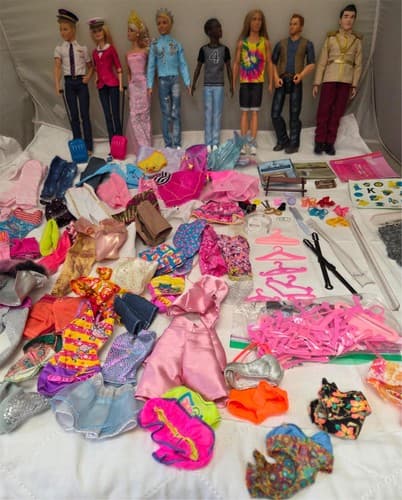 Lot of 8 Dolls, Mayberry Street Miniatures & Mattel Barbie Clothes & Accessories - Thumbnail 4