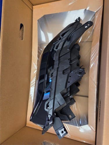 Toyota R 12V OEM Headlamp Assembly RH 81110‑AK010 - Thumbnail 5