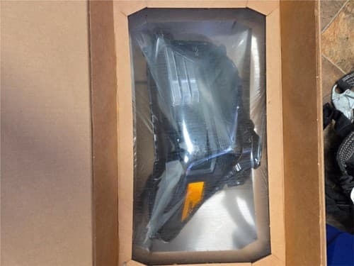 Toyota R 12V OEM Headlamp Assembly RH 81110‑AK010 - Image 1