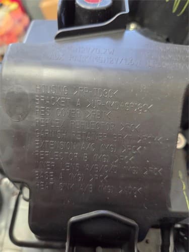 Toyota R 12V OEM Headlamp Assembly RH 81110‑AK010 - Thumbnail 7