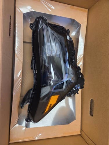 Toyota R 12V OEM Headlamp Assembly RH 81110‑AK010 - Thumbnail 4