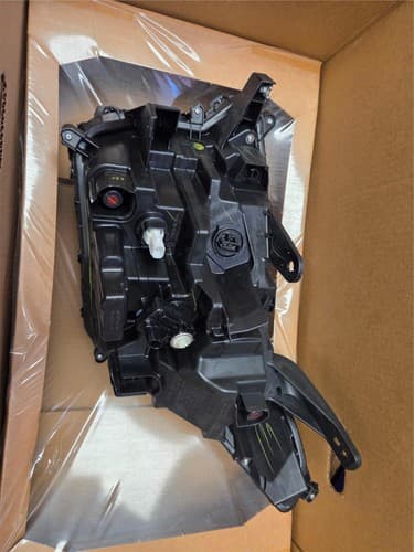 Toyota R 12V OEM Headlamp Assembly RH 81110‑AK010 - Thumbnail 6