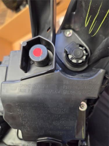 Toyota R 12V OEM Headlamp Assembly RH 81110‑AK010 - Thumbnail 8