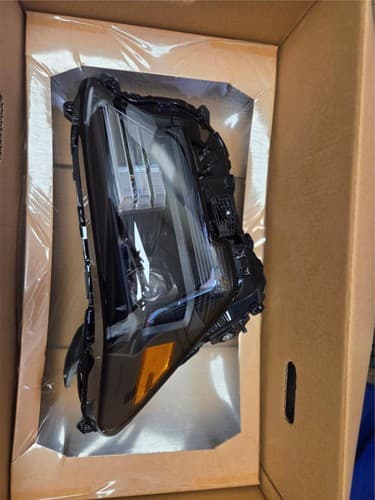 Toyota R 12V OEM Headlamp Assembly RH 81110‑AK010 - Thumbnail 12