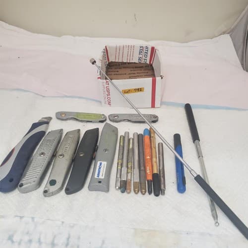 Lot of 18 Stanley Mixed 99E Retractable Utility Knife Box Cutter LOT-792 - Image 1