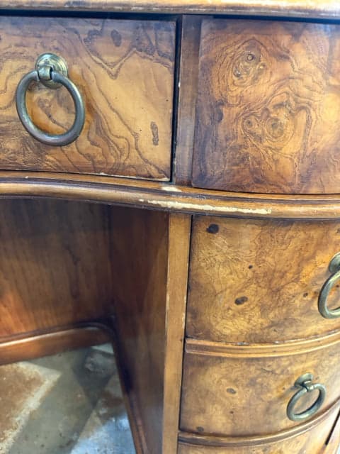 Henredon Kidney Shaped Burled Wood Desk With Greek Key Inlay - Thumbnail 5