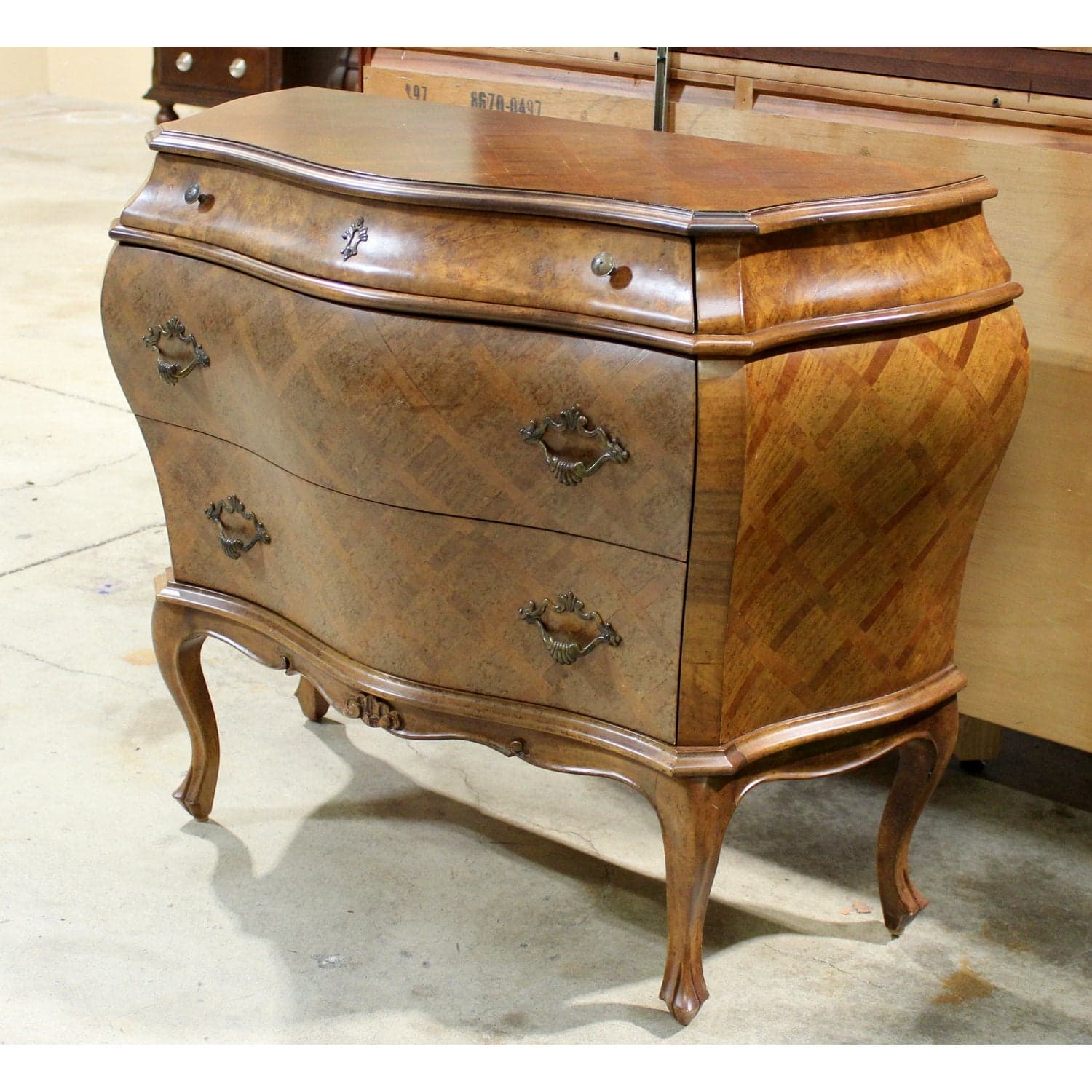 Ethan Allen Bombe Chest - Brown - Thumbnail 4