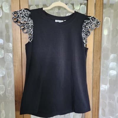 Chico's Black Eyelet Flutter Cap Sleeve Knit Top Shirt Blouse Size 0(4/6)