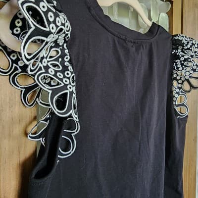 Chico's Black Eyelet Flutter Cap Sleeve Knit Top Shirt Blouse Size 0(4/6) - Thumbnail 3