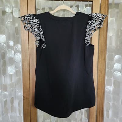 Chico's Black Eyelet Flutter Cap Sleeve Knit Top Shirt Blouse Size 0(4/6) - Thumbnail 2