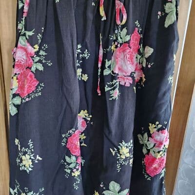 Torrid Pink Floral Black Knee Length Sleeveless Henley Dress - Thumbnail 4