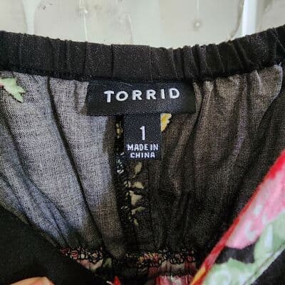 Torrid Pink Floral Black Knee Length Sleeveless Henley Dress - Thumbnail 5