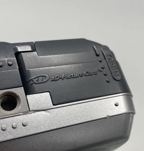 Fujifilm FinePix A Series A205 2.0MP Digital Camera - Silver - Thumbnail 9