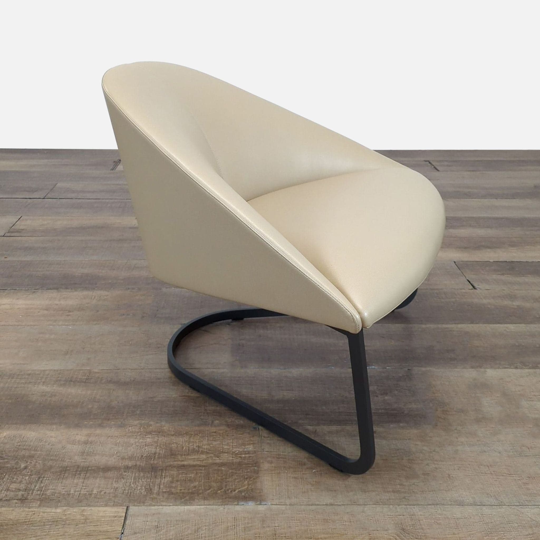 Arper Colina M Chair with Sled Base - Thumbnail 2