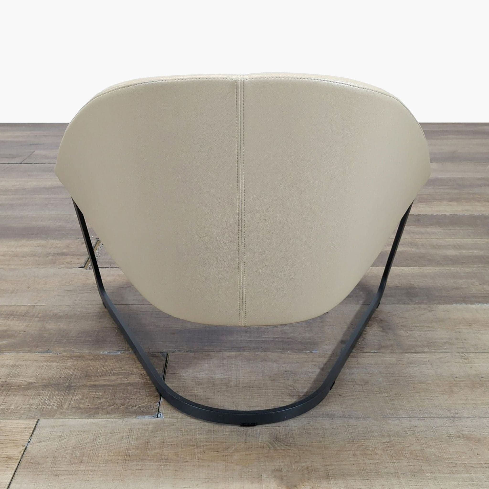 Arper Colina M Chair with Sled Base - Thumbnail 3